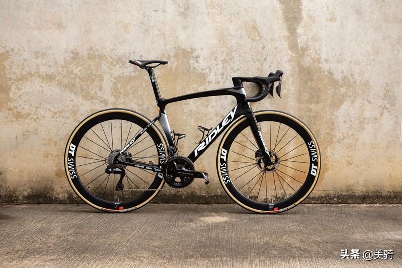 乐透-速的奥车队发布2022赛季战车