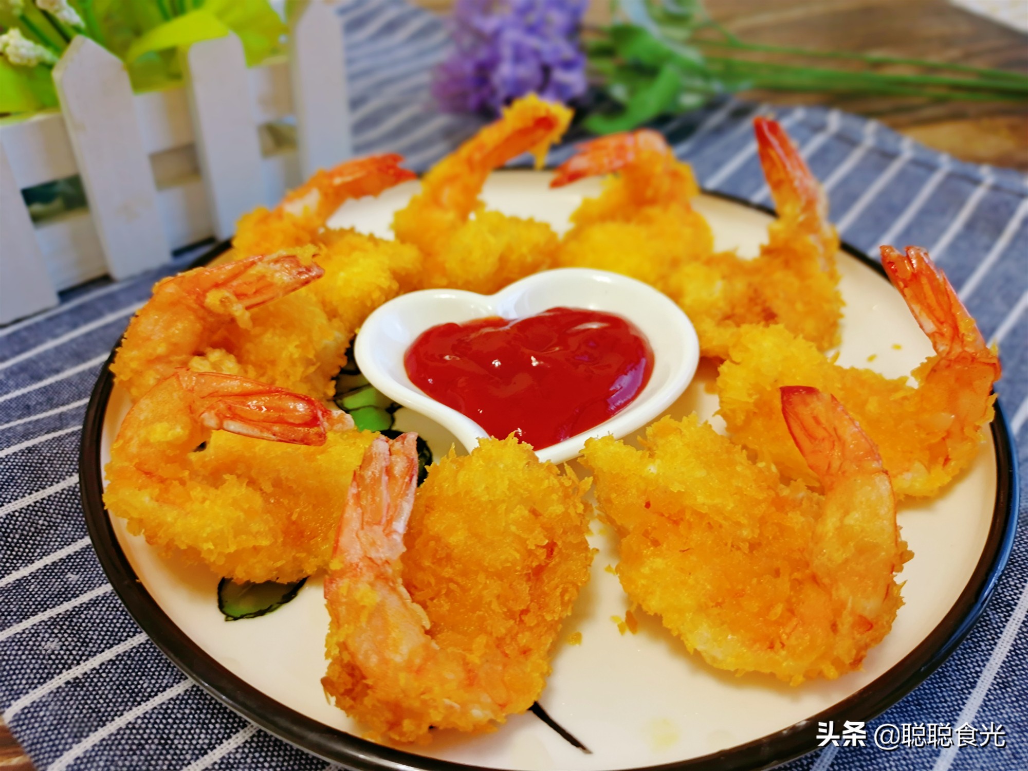 年夜饭必备的蒜蓉大虾蒜香入味,年夜饭白灼大虾全家人都爱吃