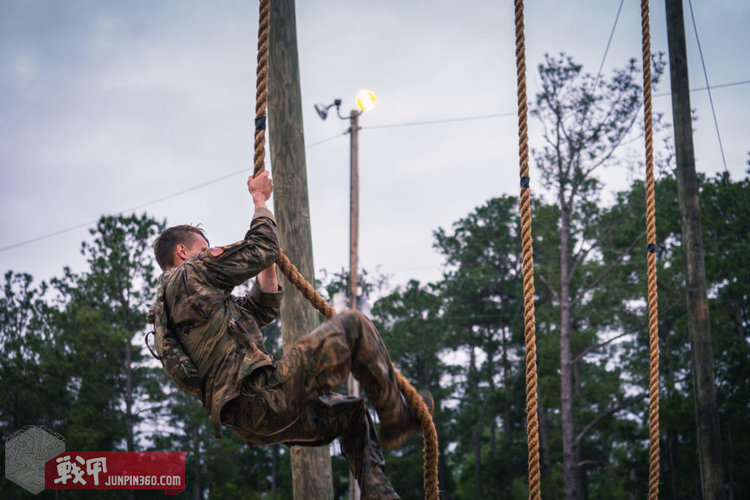 鎴樼敳杞伴福灏忚,鎴樼敳杞伴福璀﹀姟瀹炴垬瑙嗛