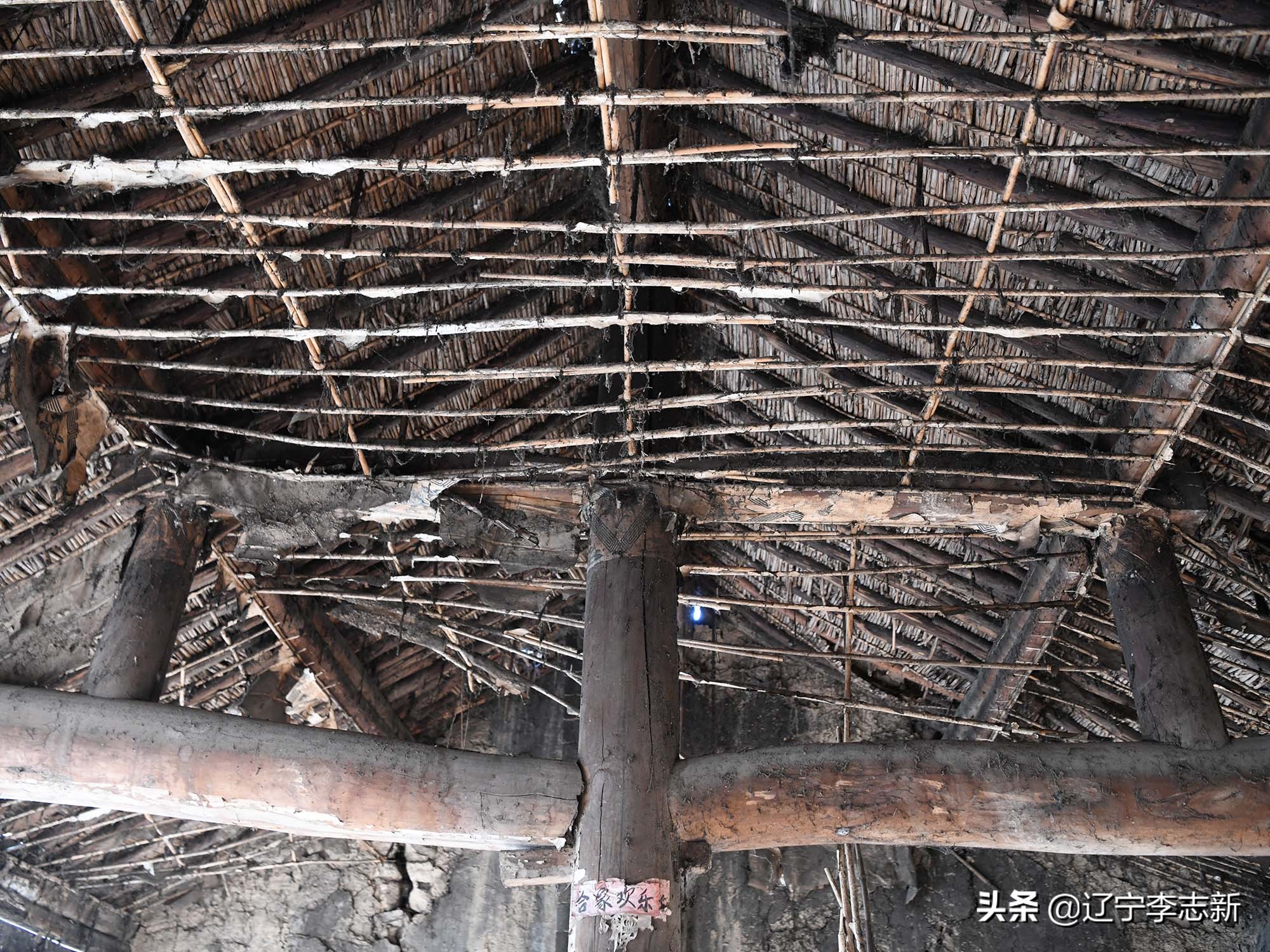 深山孤村老屋,老屋人去楼空无人居住