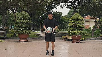 新手小白怎么颠勺,足球小白颠球入门教程