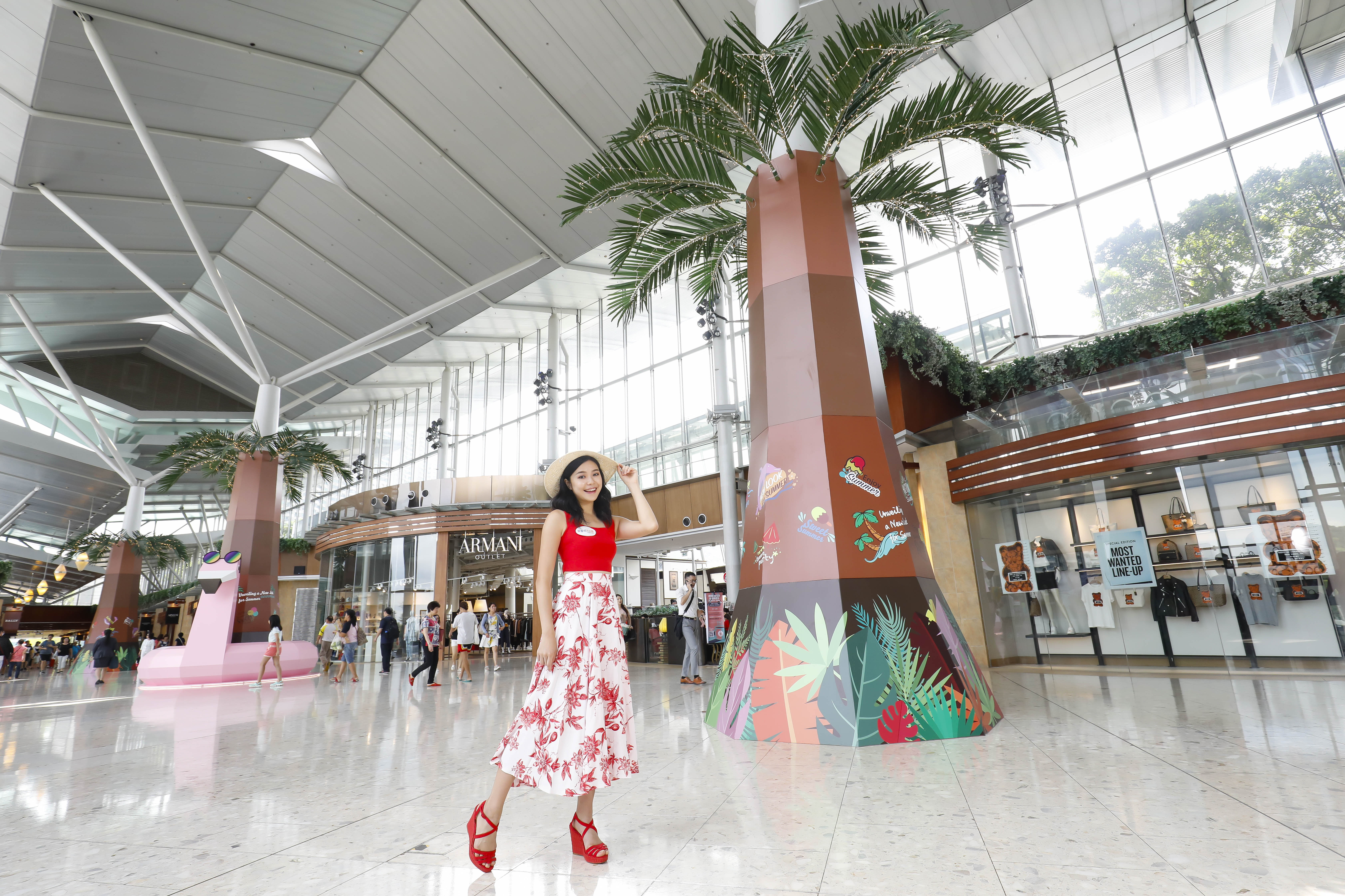 夏日异国风情打卡点,东荟城名店仓一折国际大牌抢先看