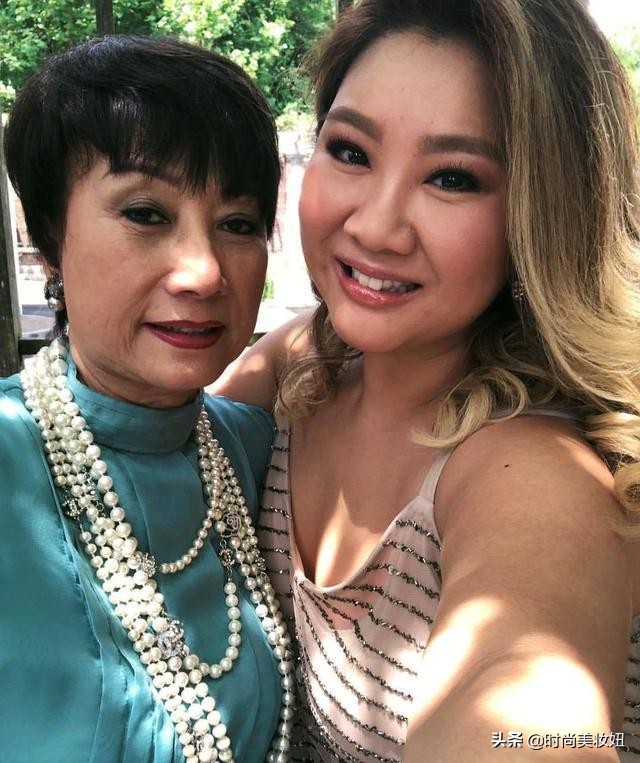 郑欣宜穿蕾丝裙,郑欣宜碎花裙图片