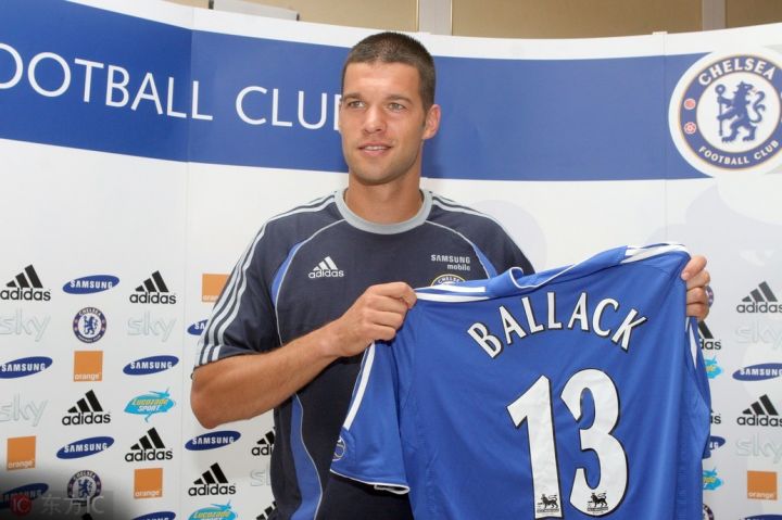 足坛有哪些球衣退役,足坛球星那些事