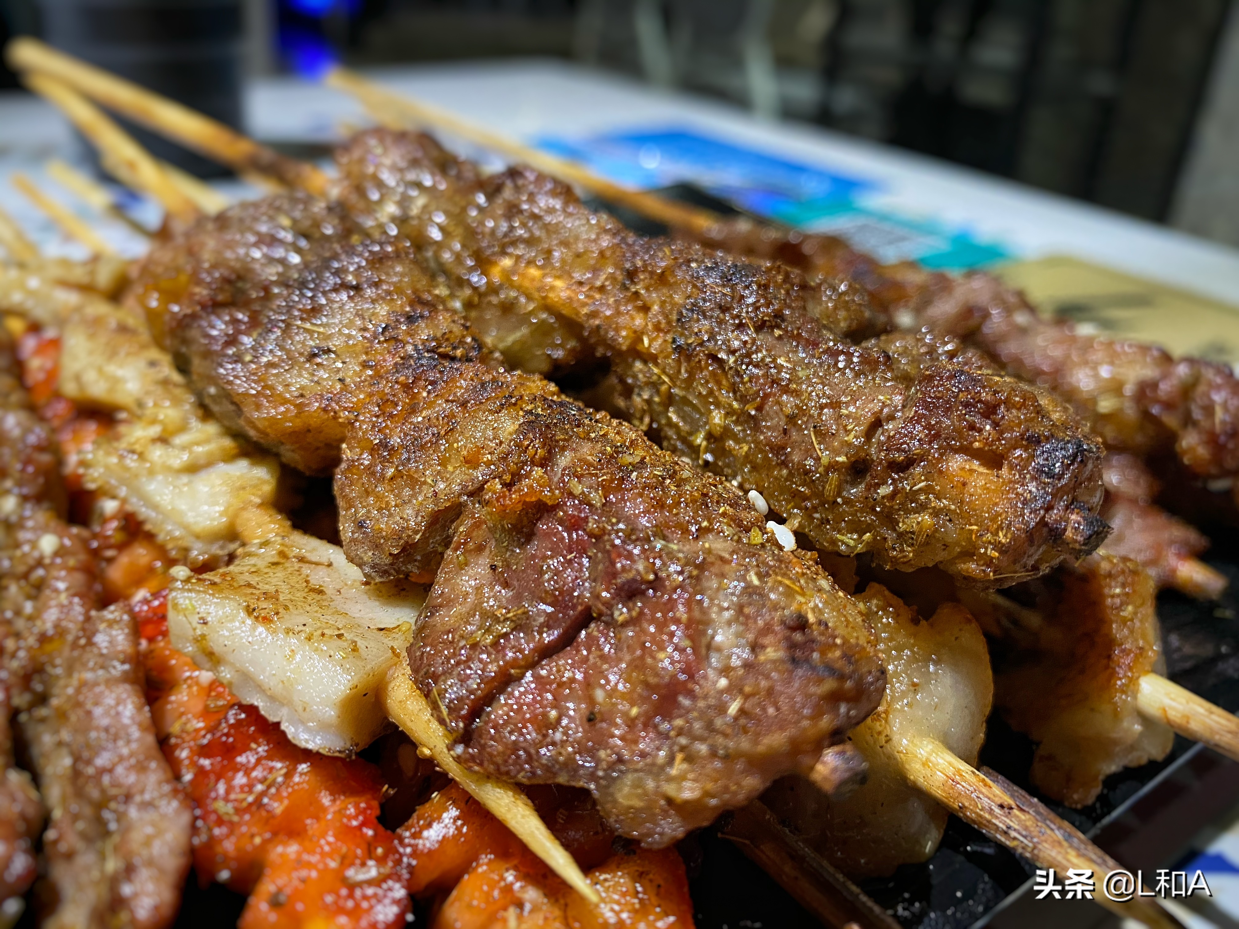 上海:桥梓湾的烧烤,青浦邻里们深夜光顾,猪脑煲吃到发出猪叫声