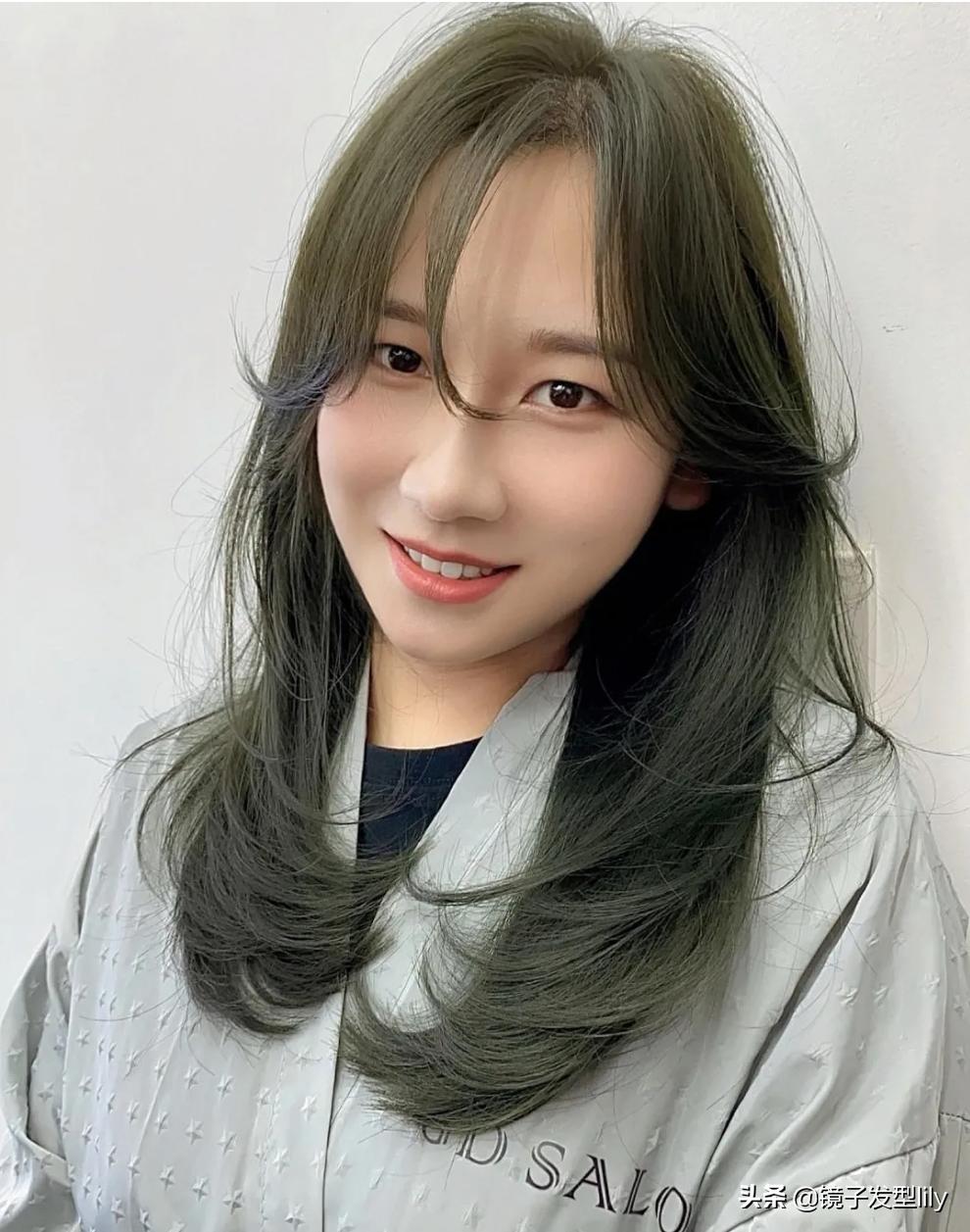 最流行的八款减龄瘦脸发型,40到50瘦脸人剪什么发型好看