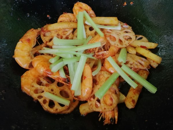 白灼活虾要怎么处理才好吃,活虾直接冻还是处理了再冻