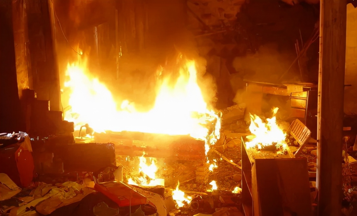 网吧还有钱没用完网吧倒闭了咋办,为什么很多网吧都倒闭了