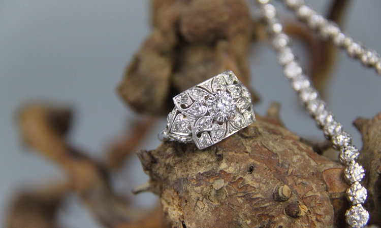 现在铂金价格能不能入手,铂金价格低于成本为什么还生产