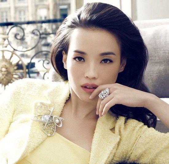 她19岁拍全裸写真，20岁一脱成名，性感女神舒淇的成长路