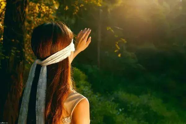 当下也有美诗读!和尚诗壁(76)回望当年牵手处,而今唯有落花新