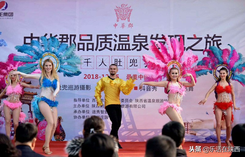 美女红酒肚兜秀，最美中国风，寒冬中华郡嗨翻天