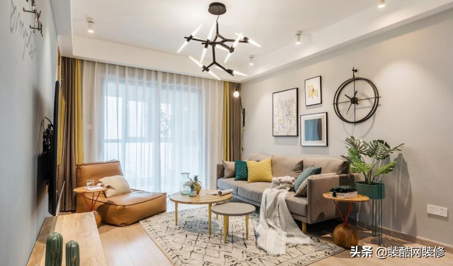 难以置信这竟是男孩子的家，清新柔软，女生见了都眼红