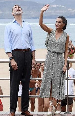 西班牙王后红裙穿搭,西班牙王后穿衣打扮效果