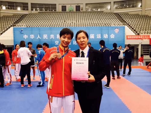 河南女孩夺冠,河南冠军女孩