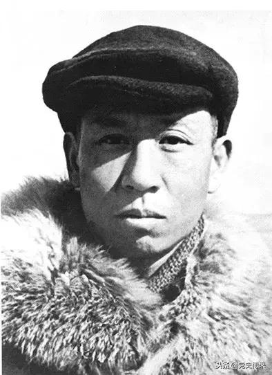 *少奇刘**在人民*队军**两次历史大发展机遇中做出怎样特殊贡献