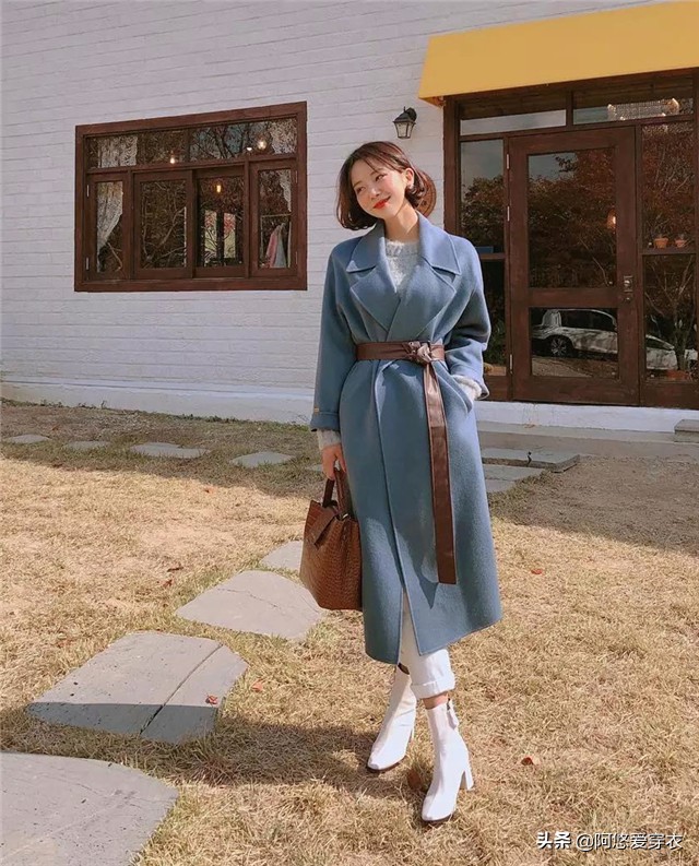 焦糖色大衣和蓝色大衣哪个更好看,焦糖色大衣如何穿出高级感