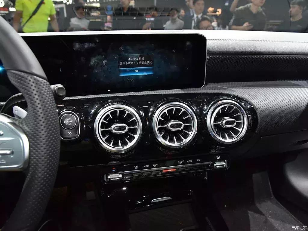 试驾奔驰新款三厢a级,全新奔驰a级2021