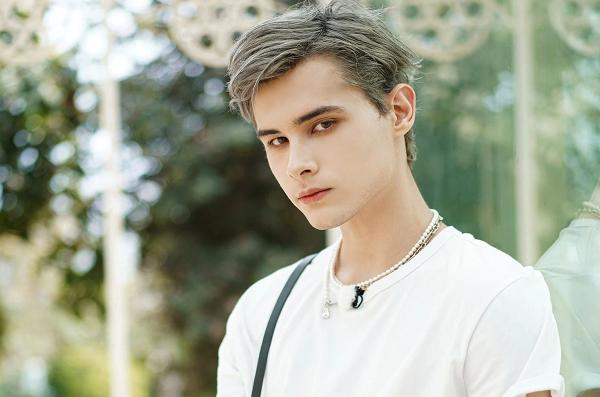 新晋顶流利路修,下岛火速搭上女一线,没出道为何能红过C位?