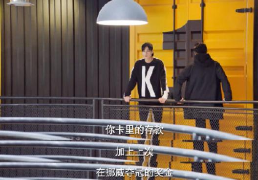 韩商言住的海景套房要十多万一晚,韩商言买项链