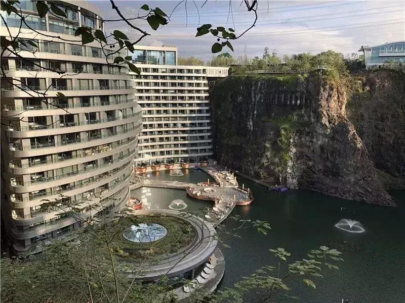 深坑酒店上海建设过程,上海深坑酒店建在哪里