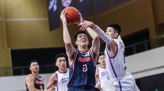 易建联生涯最高分19板6盖帽,易建联生涯最不可思议一球