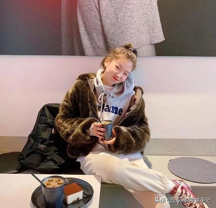 女童白色羊羔毛卫衣6-12岁潮款,大版的羊羔毛卫衣怎么搭配