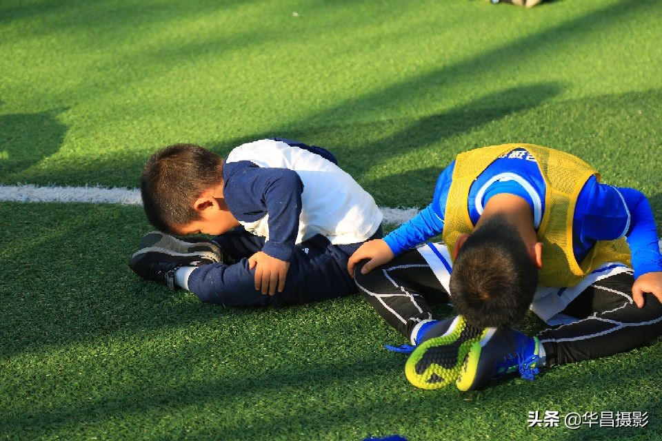 儿童足球训练搞笑瞬间,小孩足球训练10个基本动作