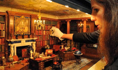 娃娃屋玩家,英国女王与玛丽王后