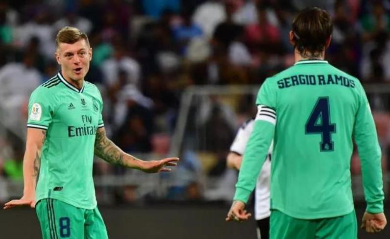 圣诞树阵型打传控还是打反击,圣诞树阵型fm