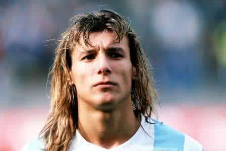 足坛快马的对决,足坛德比大战