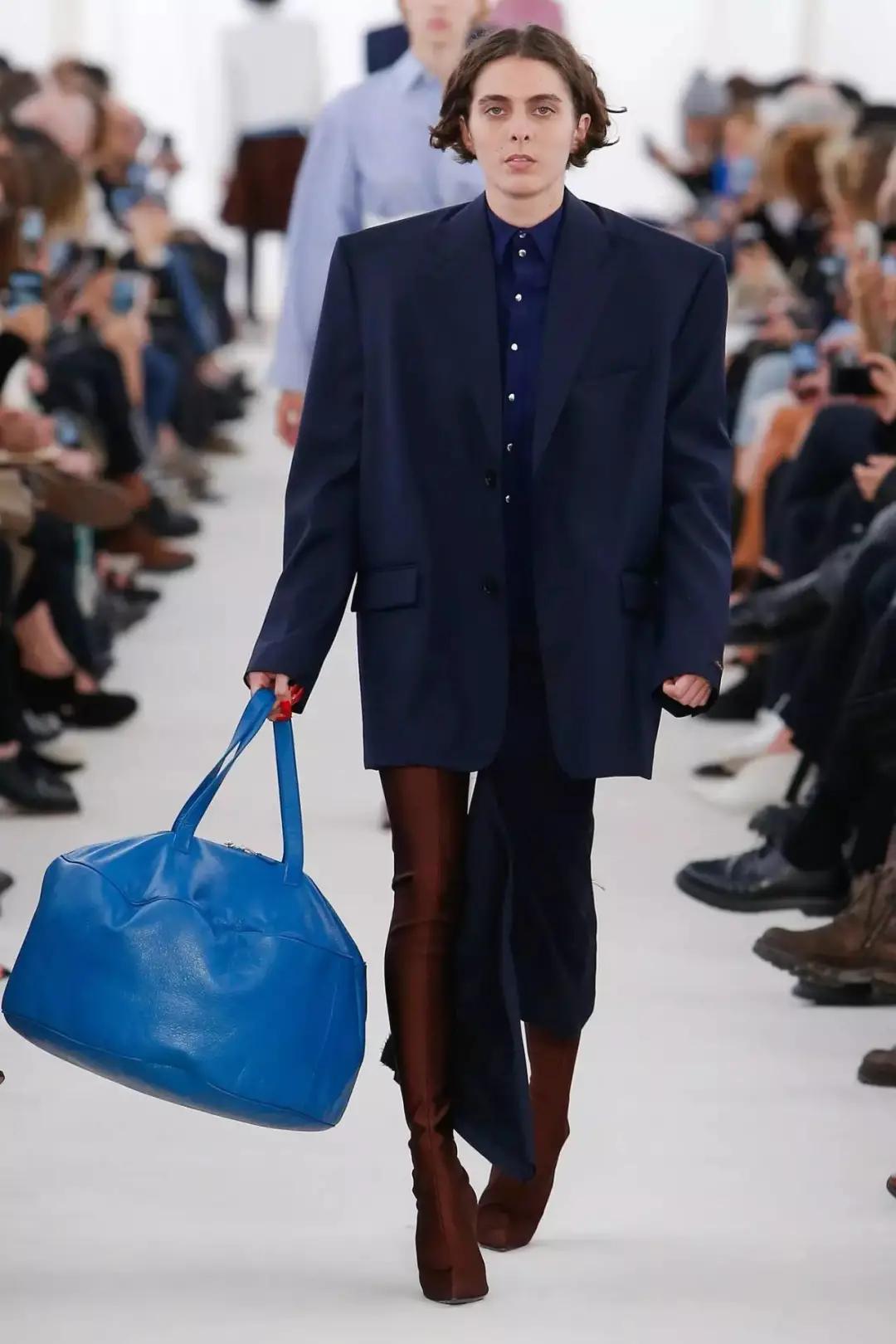 巴黎世家七夕土味广告,巴黎世家的七夕广告真的土爆了吗