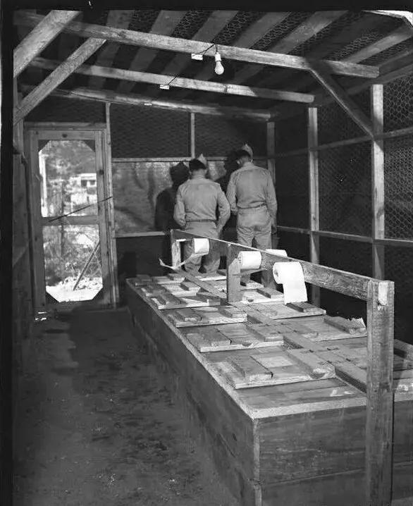 越战美军的生理难题：走出基地就挨越共黑枪，无奈特设烧屎官