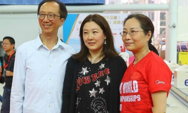 效法伏明霞嫁大20富商,老公曾和袁立同居12年,张怡宁如今怎样?