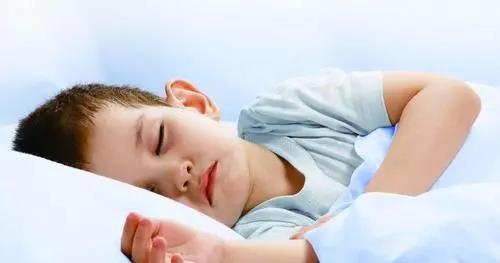 孩子发烧看医生流程,小孩发烧要看中医还是西医