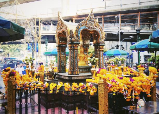 泰国四面佛正确拜法,泰国四面佛神檀旅游攻略