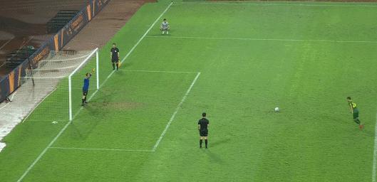 足协杯赛场爆笑一幕,足球场上爆笑瞬间中超篇