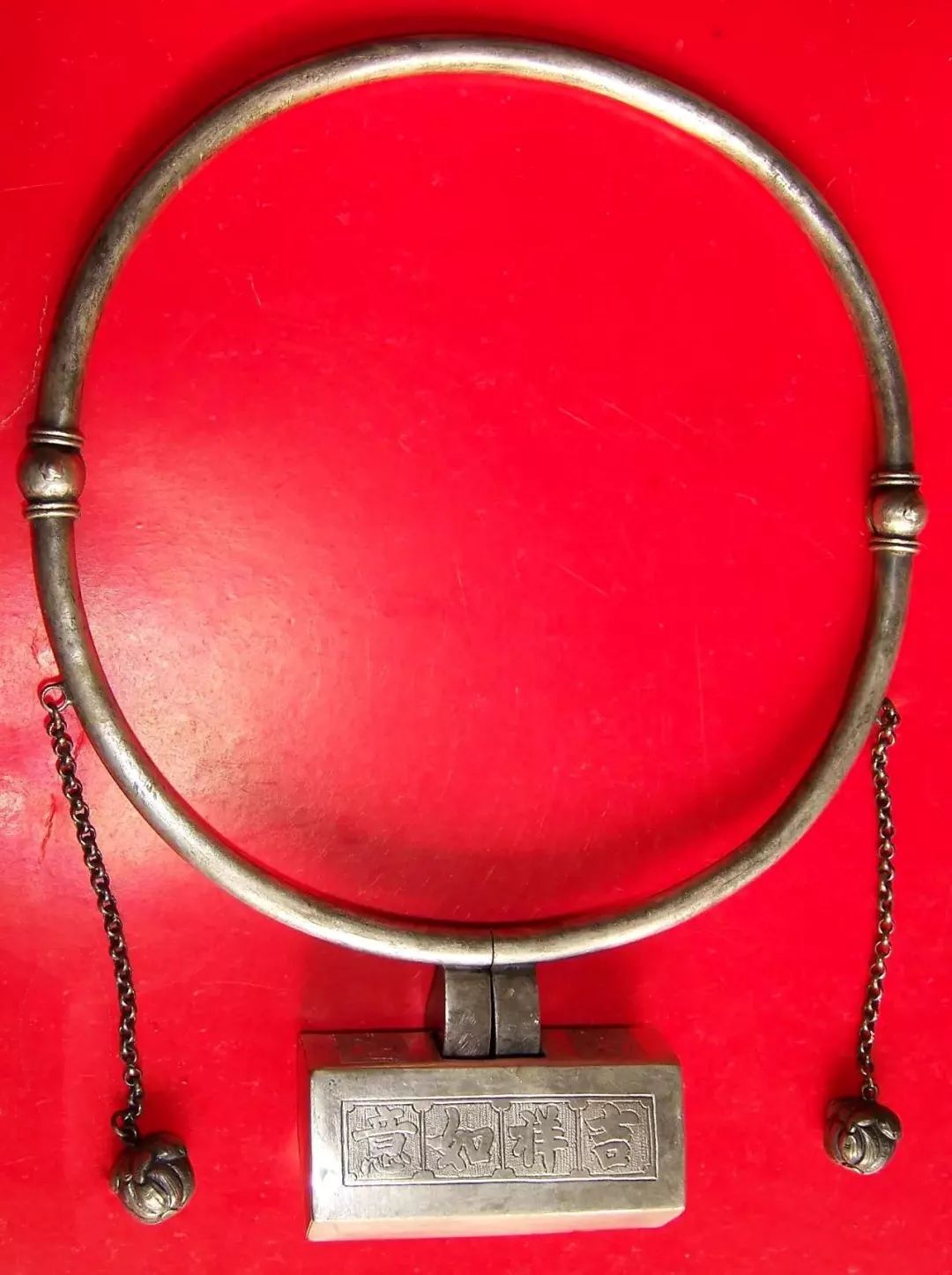 长命锁给娃戴,长命锁祝福视频