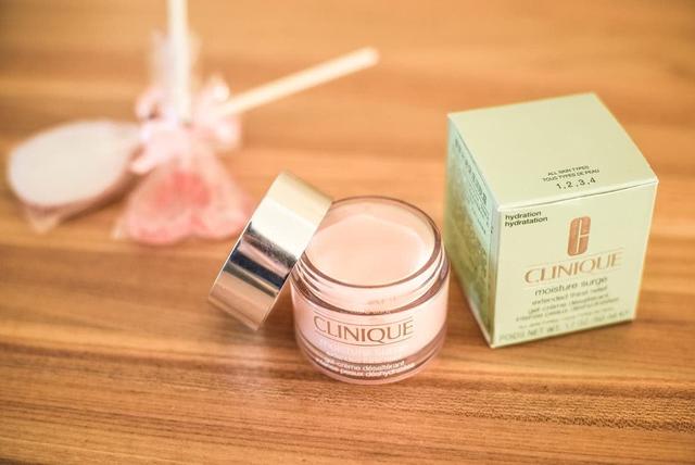 皮肤起皮干燥用什么修护精华,皮肤干燥起皮用什么面霜