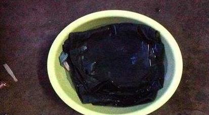 牛仔裤褪色用什么方法解决,牛仔裤褪色了怎么补救