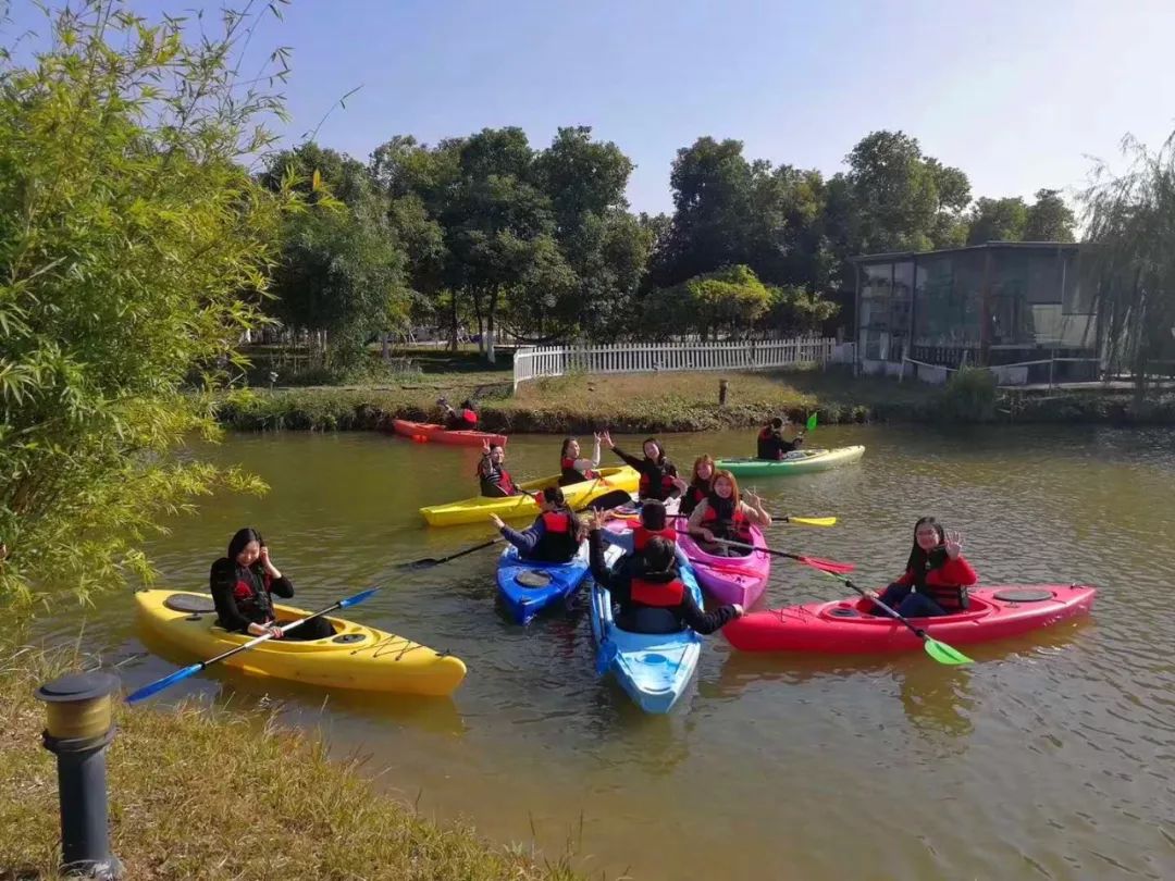不靠娱乐设施、不接待散客、不主动宣传，这个庄园依然被引爆