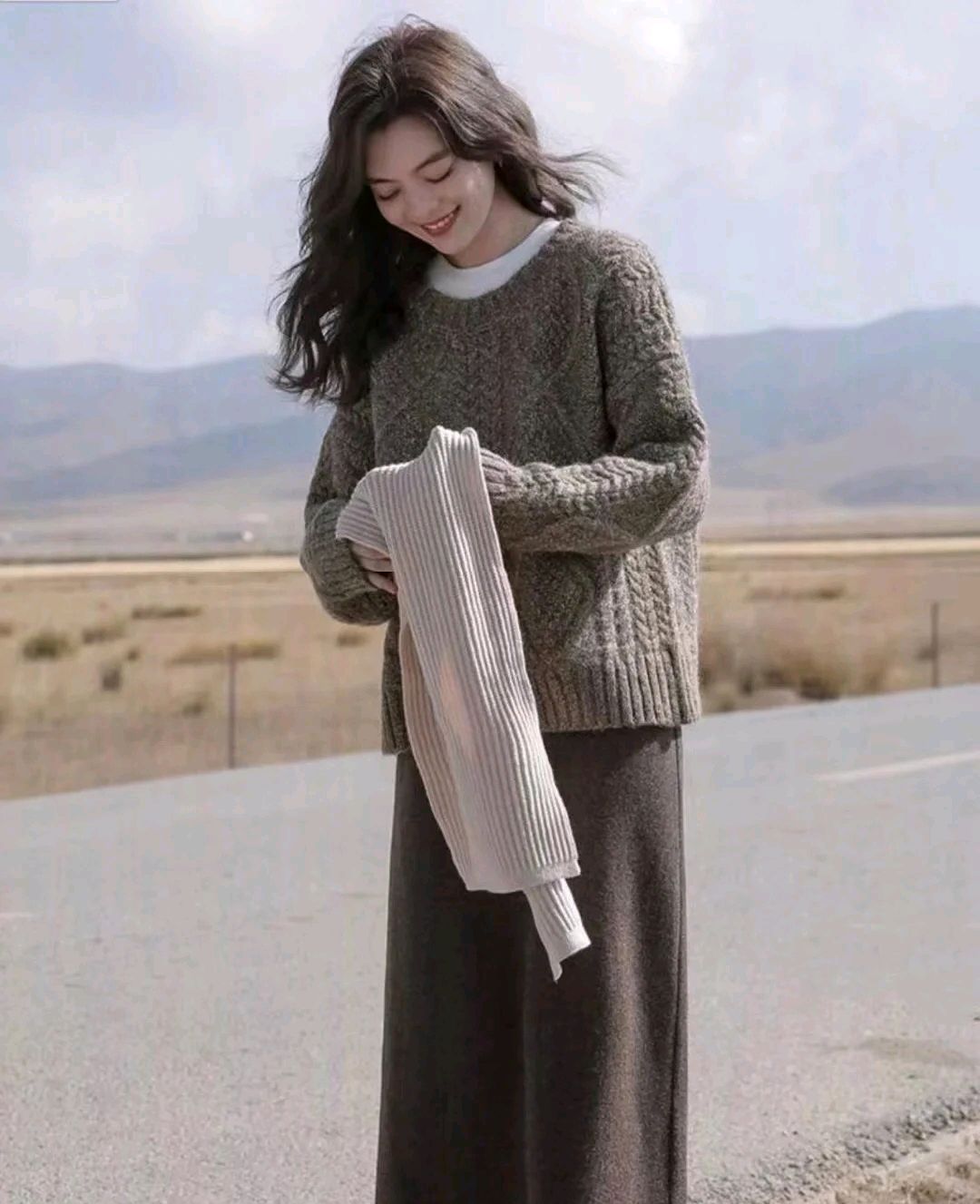 毛衣内搭搭配半身裙,毛衣搭半身裙怎么穿显身材