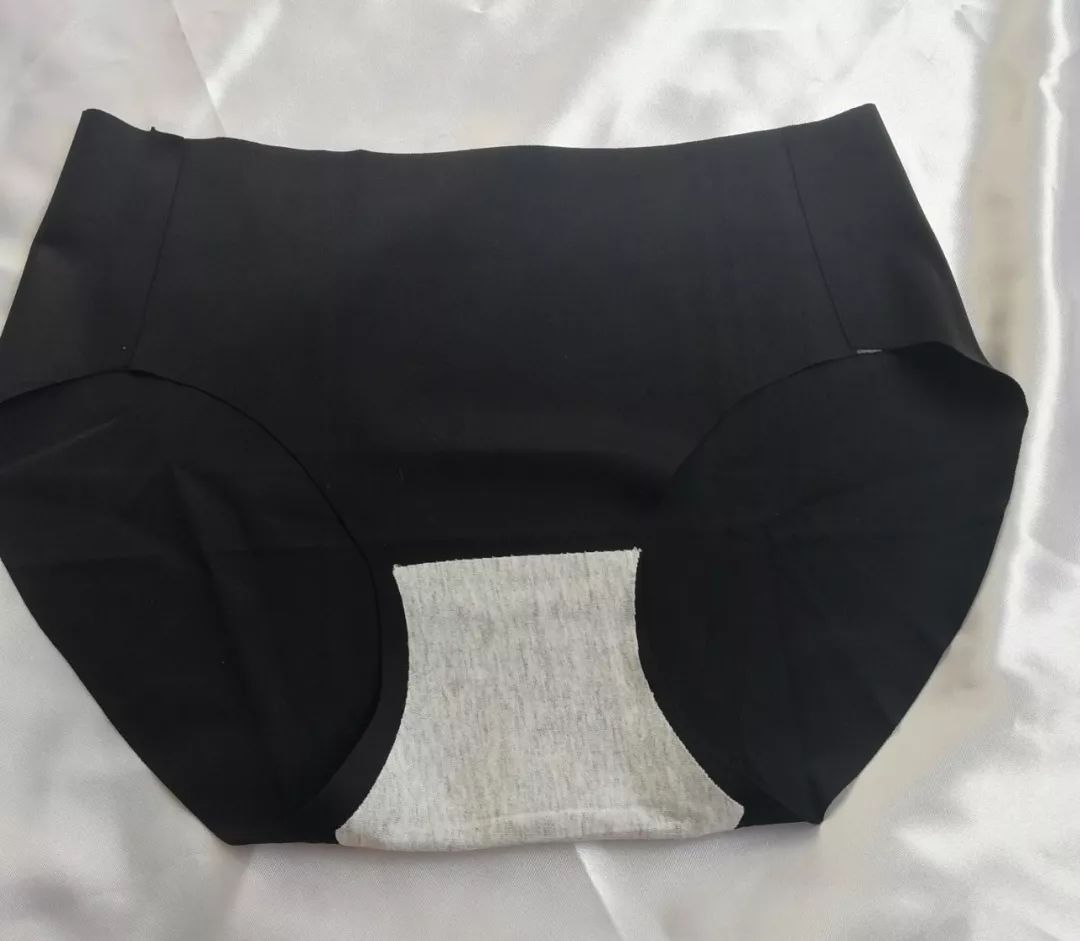 小胸如何穿衣好看,为啥说小胸穿衣显高级