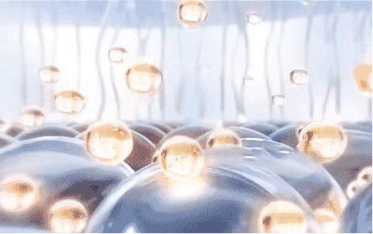 何洁怎么和以前长得不一样了,何洁的造型越来越暗黑了