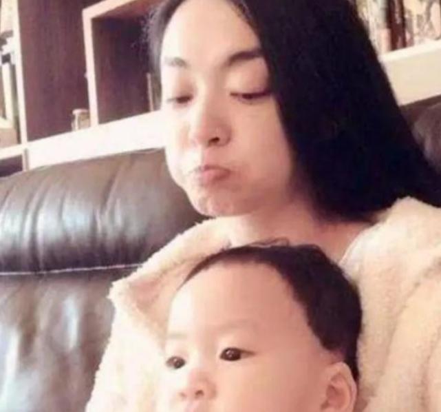 还记得周星驰功夫中的龅牙珍吗,功夫里的龅牙珍现在怎么样