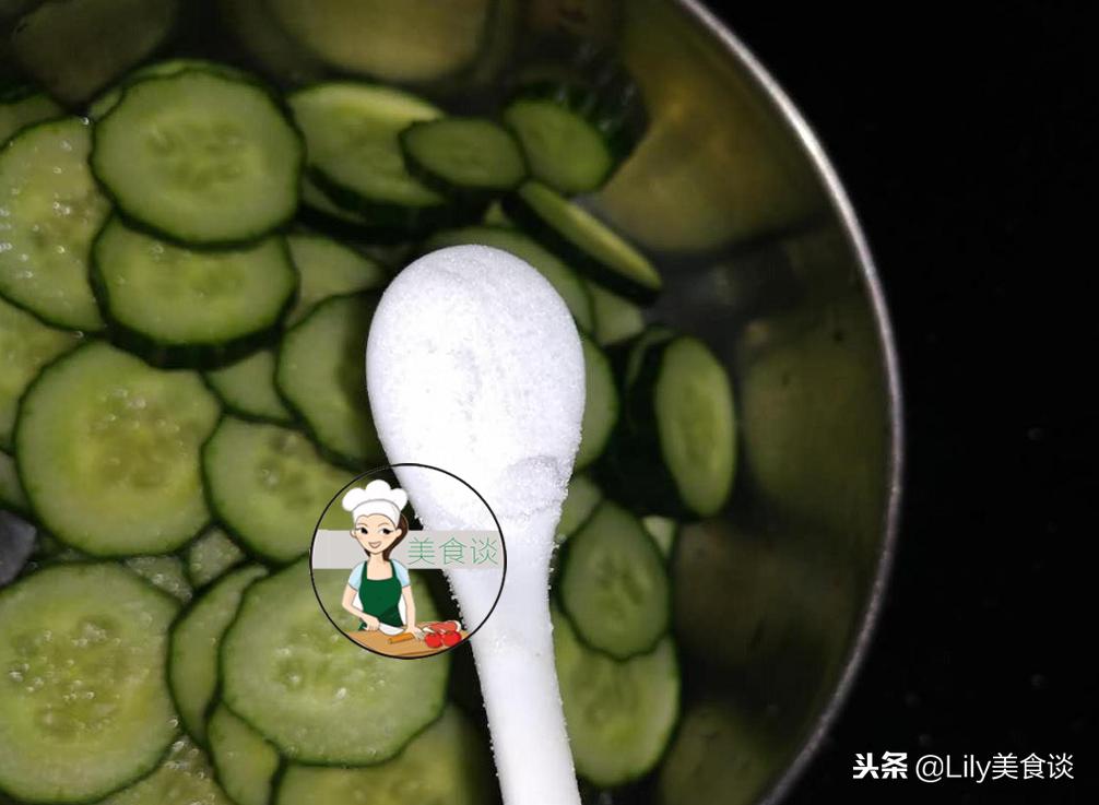 炒黄瓜怎么切不下水,炒黄瓜不变色的方法