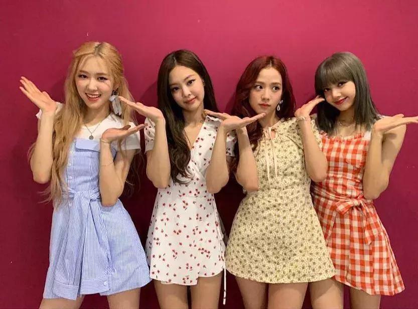 彩虹裙宣美同款,lisa时尚撞衫