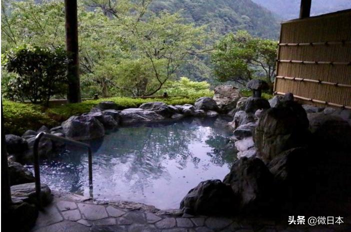 轻奢极简露天温泉,超梦幻的露天温泉