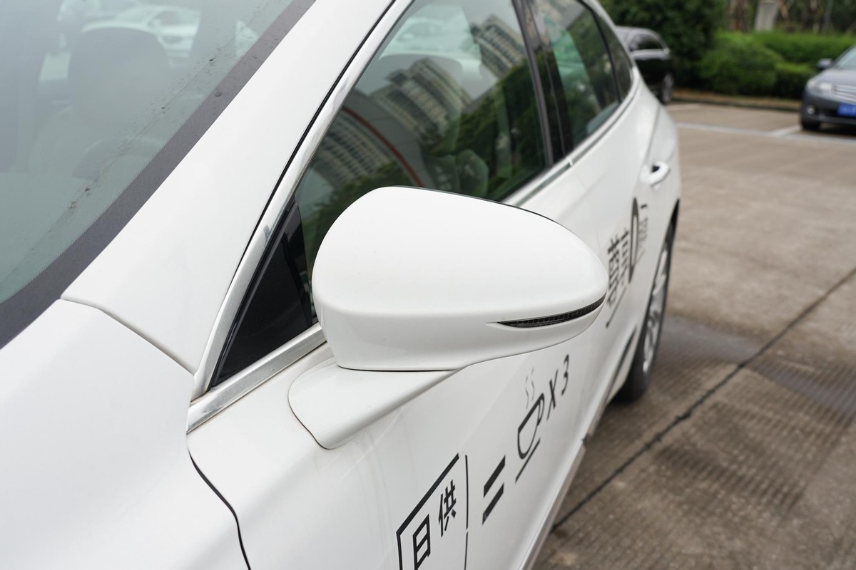 君越车门中柱掉漆怎么回事,别克君越中控亮条掉漆了怎么办