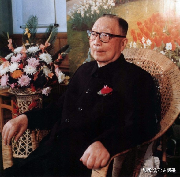 聂帅追悼会上，女儿的举动令人动容，骨灰安放开创八宝山先例